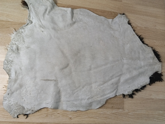 Doğal işlenmemiş hiç kırpılmamış Doğal Koyun Postu , Halı, Seccade 140x80 cm resmi